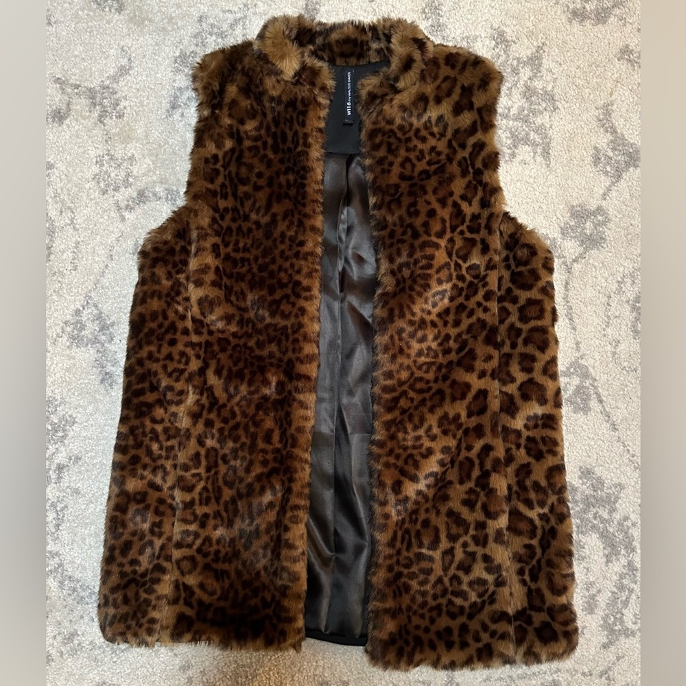 Walter Baker W118 Women’s faux fur vest, 30” long 19” armpit, size M NWOT